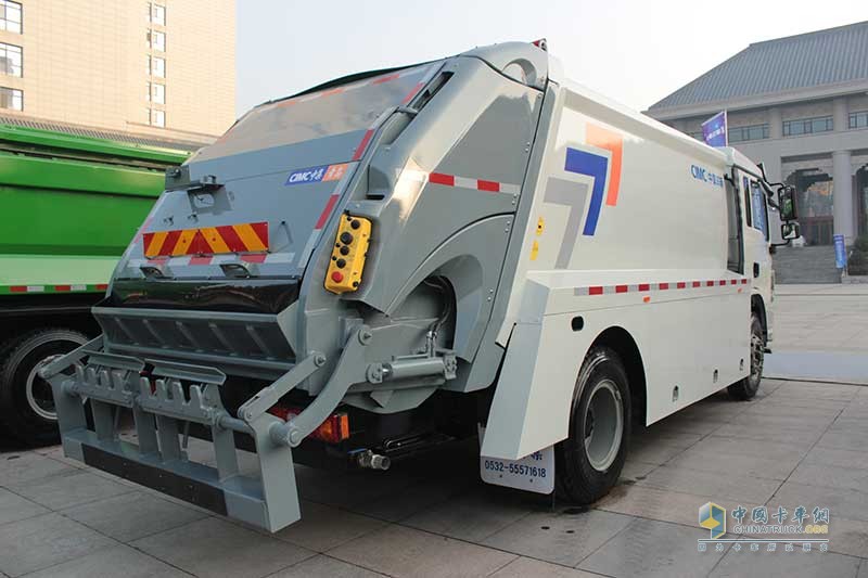 陜汽重卡 德龍L300 4×2 純電動(dòng)環(huán)衛(wèi)車