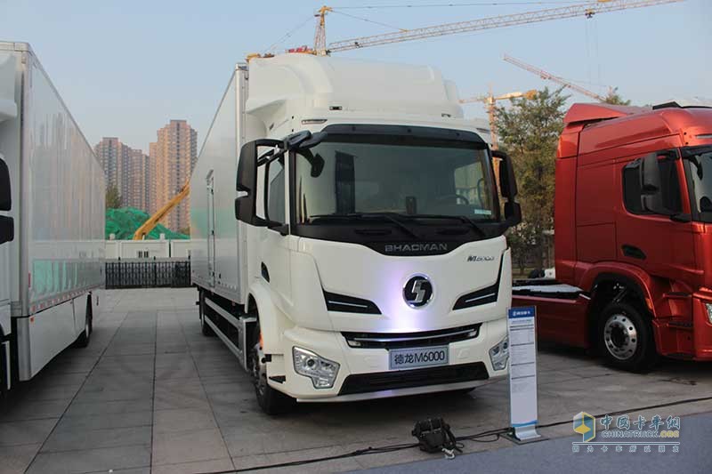 陜汽重卡 德龍M6000 4×2 340馬力 國五載貨車 