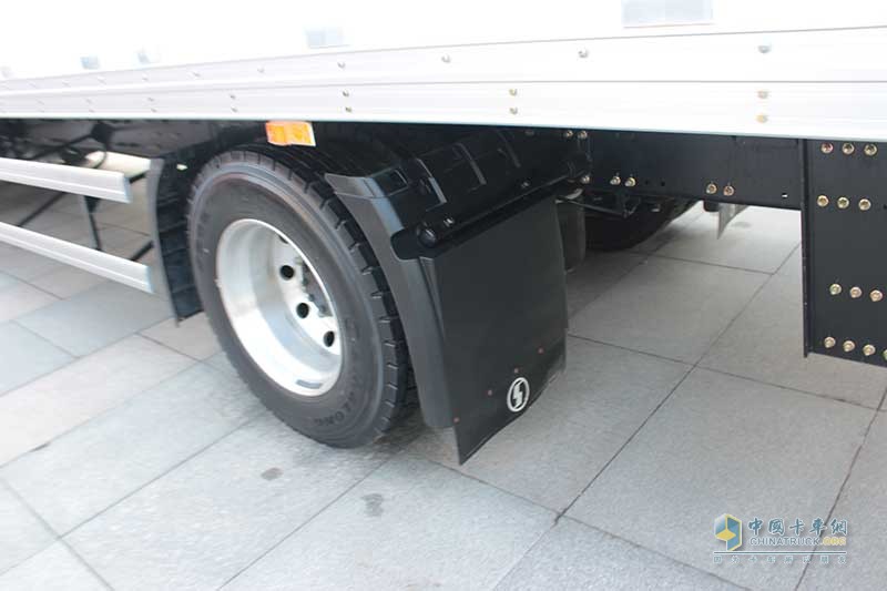 陜汽重卡 德龍M6000 4×2 340馬力 國五載貨車 