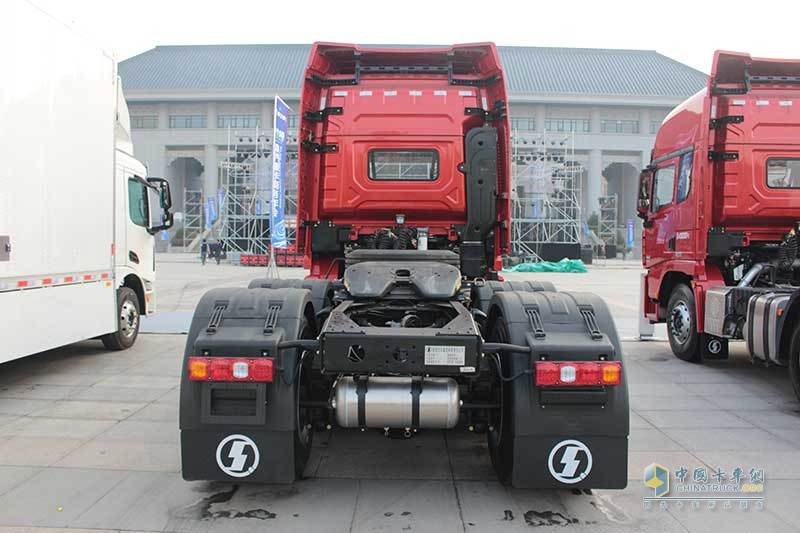 陜汽重卡 德龍X3000 黃金之星強(qiáng)勁版 6×4 550馬力 國五牽引車