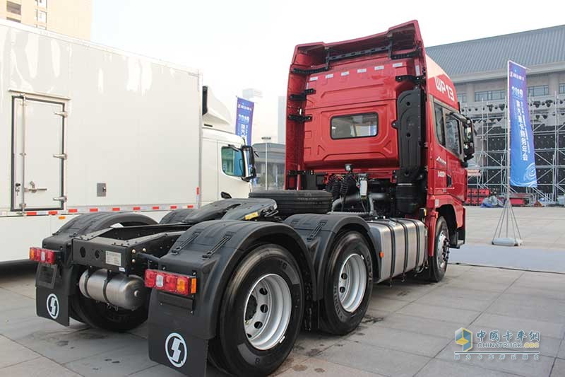 陜汽重卡 德龍X3000 黃金之星強(qiáng)勁版 6×4 550馬力 國五牽引車