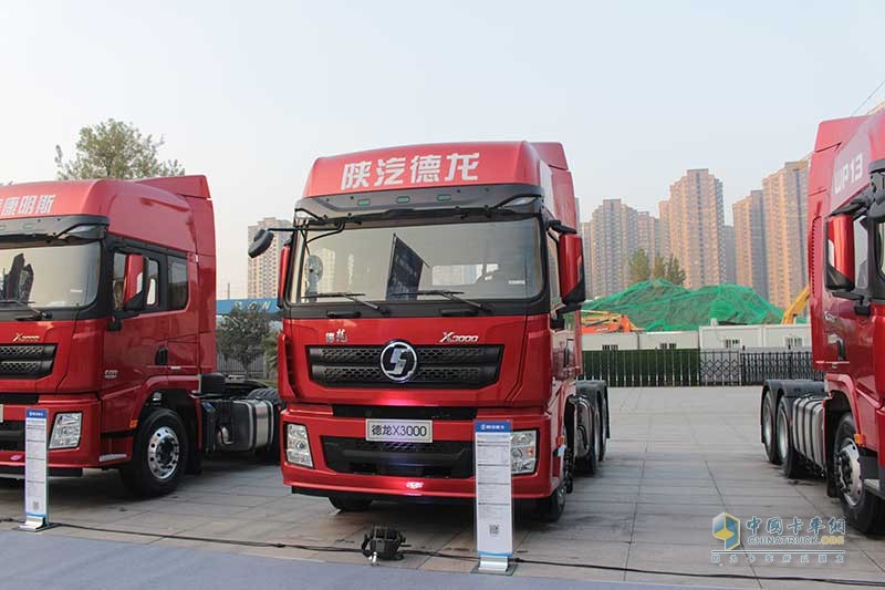 陜汽重卡 德龍X3000 黃金之星強(qiáng)勁版 6×4 550馬力 國五牽引車