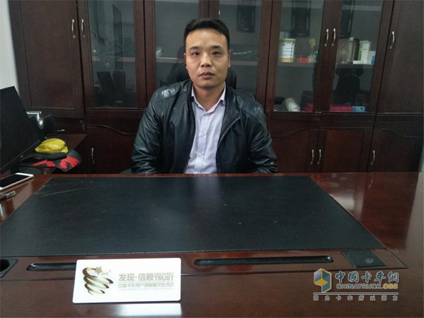 中南物流車(chē)輛修理廠廠長(zhǎng)張勇