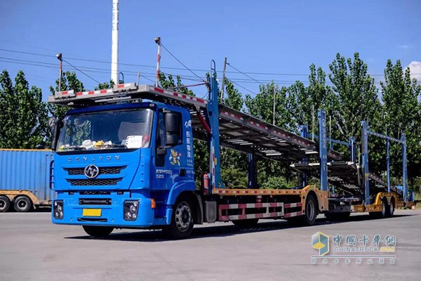 上汽紅巖中置軸轎運(yùn)車(chē)