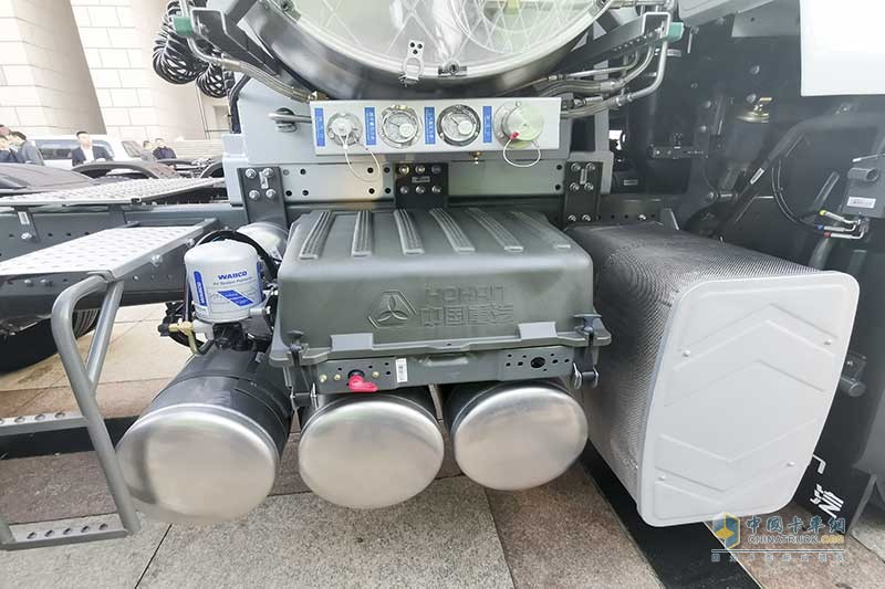 中國(guó)重汽 豪瀚 N7G 480馬力 6×4 天然氣 牽引車