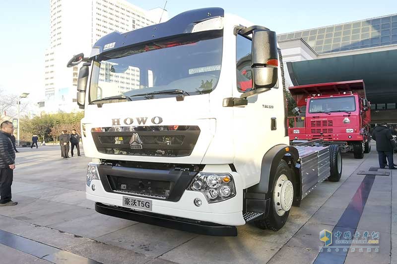 中國(guó)重汽 HOWO T5G 4×2 純電動(dòng)環(huán)衛(wèi)車底盤