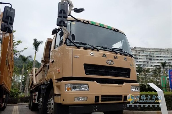 華菱重卡LNG自卸車(chē)