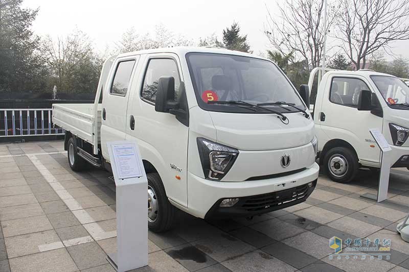 飛碟締途DX 雙排 100馬力國(guó)六欄板式載貨車 