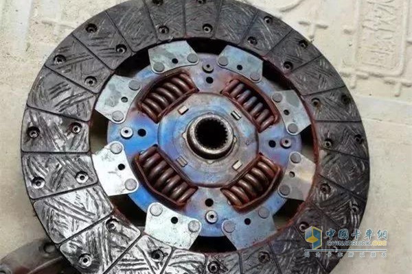 正確的駕駛習(xí)慣可以延長離合器的壽命