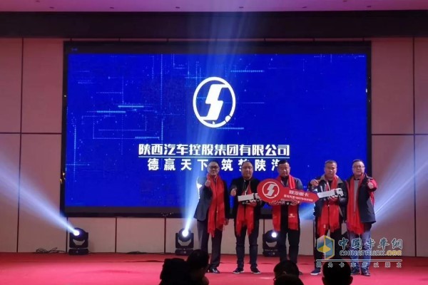 衡陽第一屆《卡車貨運(yùn)正當(dāng)時(shí)》主題年會(huì)并交付車輛