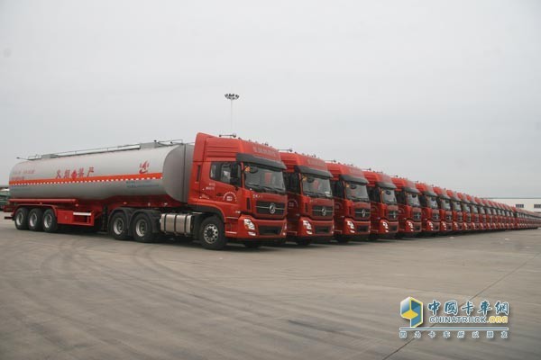 金浩物流購(gòu)買的東風(fēng)天龍?；愤\(yùn)輸車