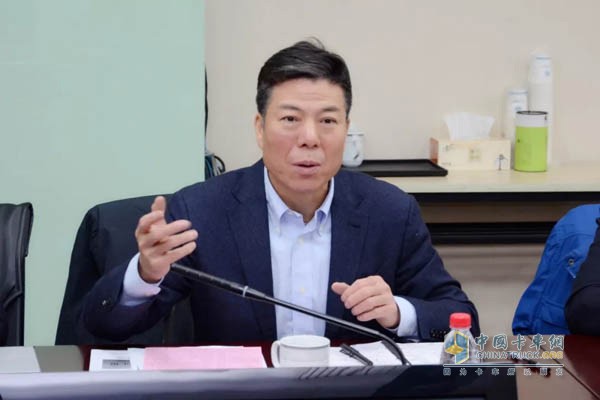 法士特集團(tuán)黨委書記、董事長(zhǎng)嚴(yán)鑒鉑