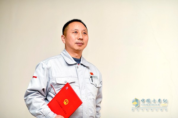 東風(fēng)商用車王建清抵京參加全國兩會
