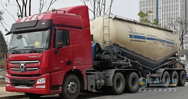 劉師傅的漢風(fēng)G7 375馬力6×4粉罐運(yùn)輸車