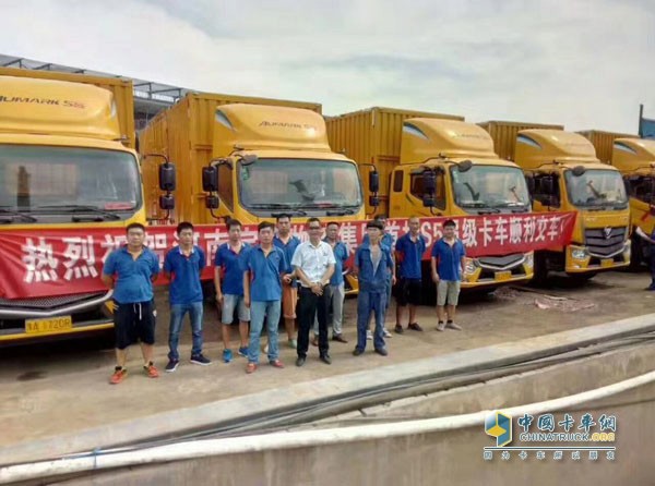 河南宇鑫物流集團有限公司歐馬可S5綠通之星交車現(xiàn)場