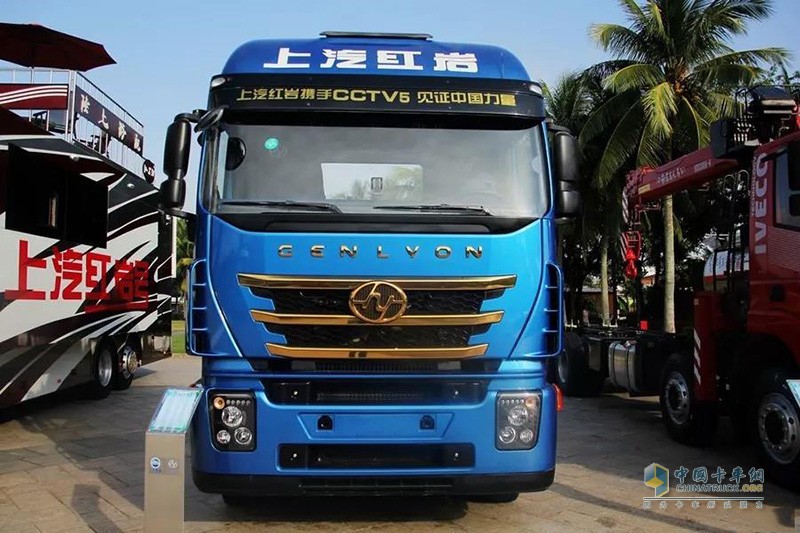 上汽紅巖 杰獅C500e重卡 560馬力 6X6 AMT自動(dòng)擋牽引車