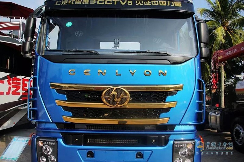 上汽紅巖 杰獅C500e重卡 560馬力 6X6 AMT自動(dòng)擋牽引車