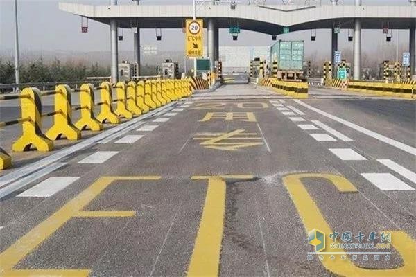 全國(guó)首個(gè)高速公路無(wú)人收費(fèi)站在濟(jì)南啟用