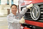 送車模給總理 東風(fēng)商用車這位兩會代表“不一般”