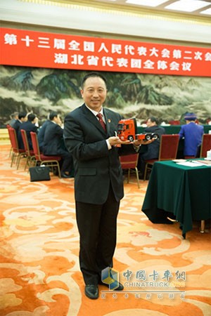 全國(guó)人大代表、東風(fēng)商用車(chē)有限公司車(chē)輛工廠調(diào)檢一車(chē)間班長(zhǎng)王建清