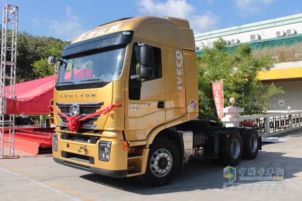 上汽紅巖杰獅C500e互聯(lián)網(wǎng)夢想卡車