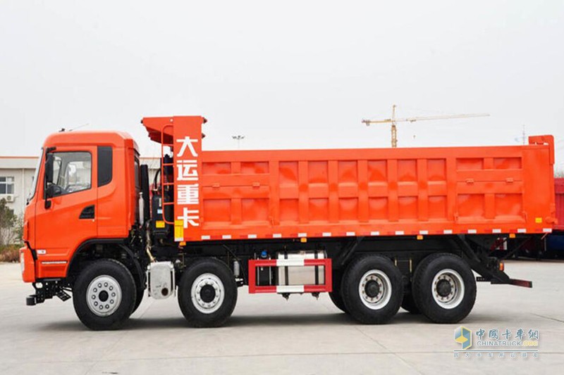 大運(yùn) N6重卡 210馬力 6X2 5.5米 LNG 自卸車(chē)(CGC3250N5SBA)