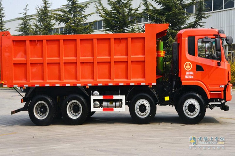 大運(yùn) N6重卡 210馬力 6X2 5.5米 LNG 自卸車(chē)(CGC3250N5SBA)