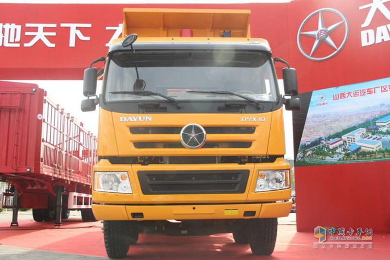 大運(yùn) 新N8E重卡 336馬力 8X4 6.8米LNG自卸車(CGC3313N52DA)