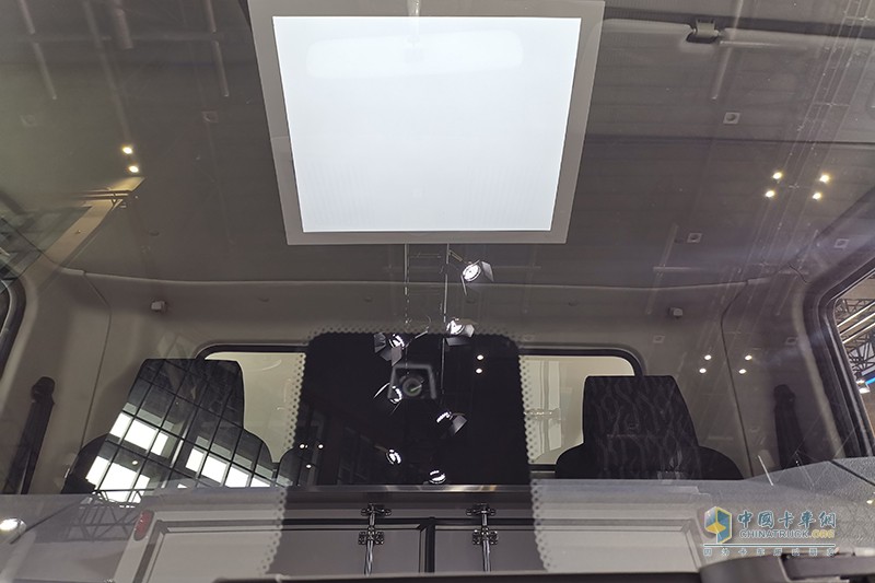 上汽躍進 超越C500i 5.2米貨箱 純電動 智能城市物流車