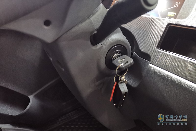 上汽躍進 超越C500i 5.2米貨箱 純電動 智能城市物流車