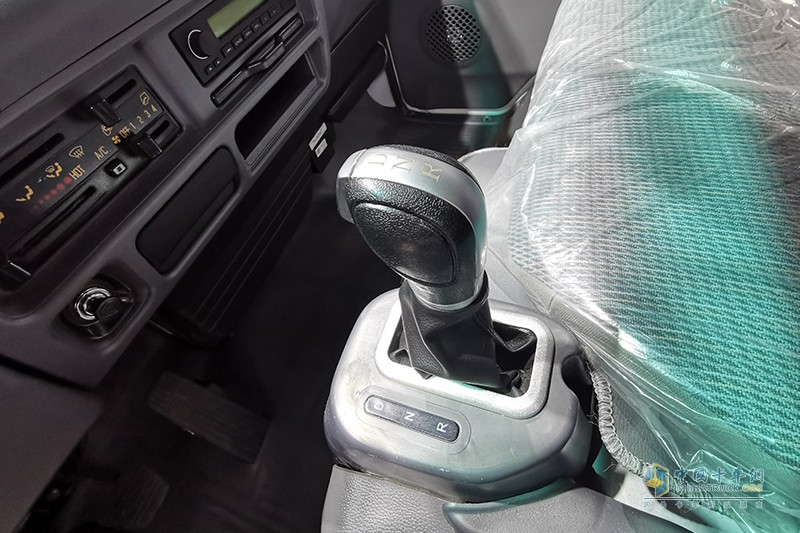 慶鈴汽車 EV100 純電動(dòng)廂式運(yùn)輸車