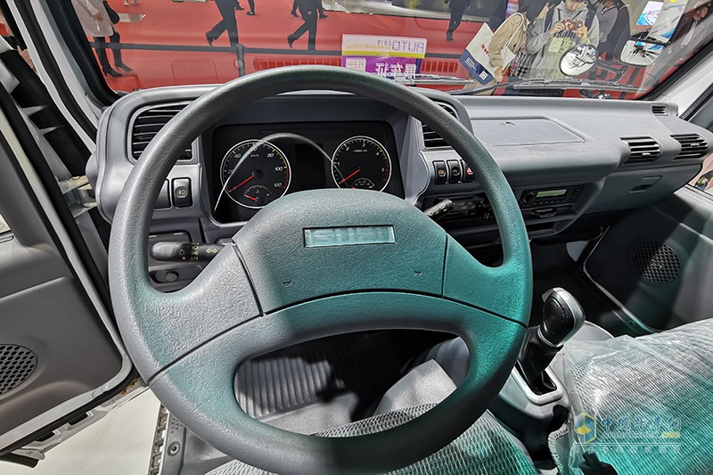 慶鈴汽車 EV100 純電動(dòng)廂式運(yùn)輸車