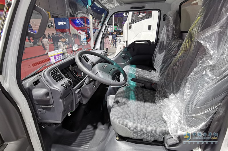 慶鈴汽車 EV100 純電動(dòng)廂式運(yùn)輸車