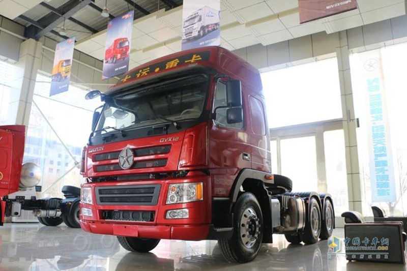 大運(yùn) 新N8E重卡 標(biāo)載型 375馬力 6X4牽引車(CGC4250D5ECCE) 