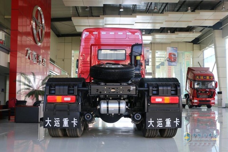 大運(yùn) 新N8E重卡 標(biāo)載型 375馬力 6X4牽引車(CGC4250D5ECCE) 