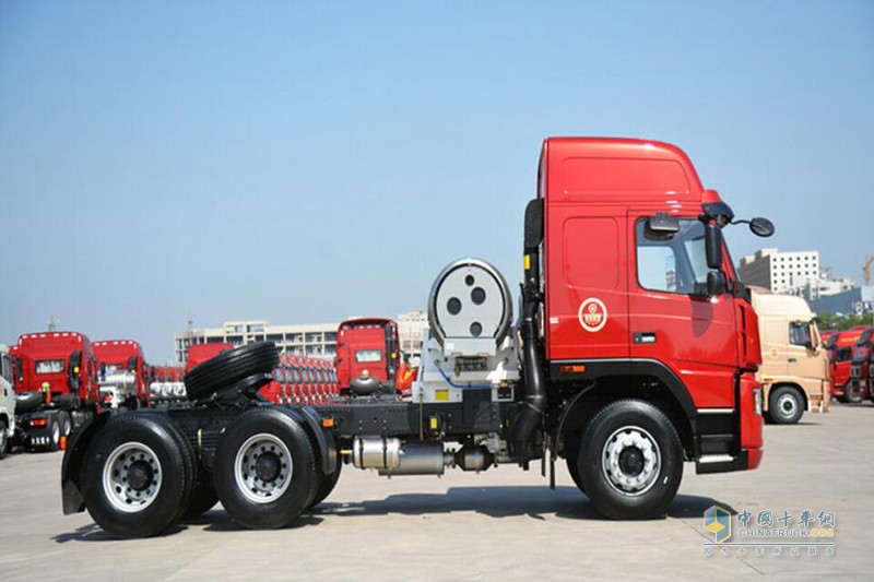 大運(yùn) 新N8E重卡 430馬力 6X4 LNG牽引車(奔馳橋)(CGC4253N53CA)