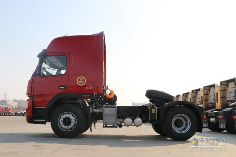 大運(yùn) 新N8E重卡 標(biāo)載型 350馬力 4X2牽引車(510后橋)(CGC4180D5DAAD) 