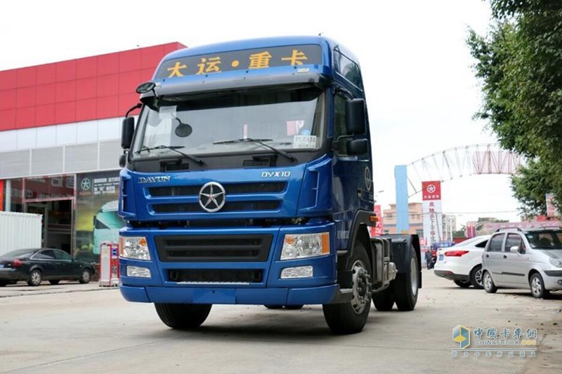 大運(yùn) 新N8E重卡 標(biāo)載型 300馬力 4X2牽引車(chē)(高頂)(CGC4180D5DAAD)