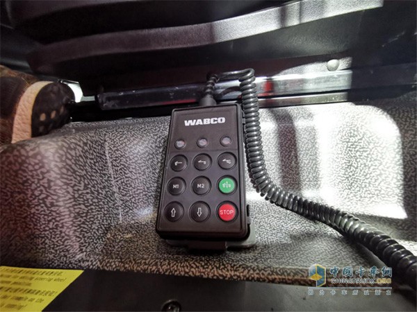 WABCO的 ECAS控制系統(tǒng)，前后氣囊高度可調(diào)
