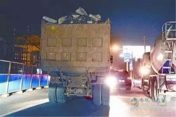 建筑廢棄物運(yùn)輸車(chē)輛禁止通行
