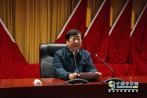 山東重工集團黨委書記、董事長，中國重汽集團黨委書記、董事長譚旭光