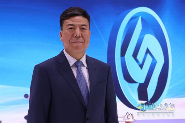 法士特集團(tuán)公司董事長嚴(yán)鑒鉑