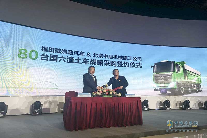 上市即斬獲1280臺訂單  歐曼2019款國六法規(guī)渣土車北京區(qū)域上市