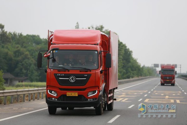 東風(fēng)天錦KR六缸機(jī)車(chē)貨總重18噸