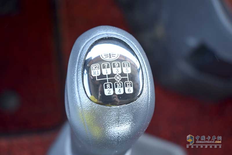青島解放JH6 6X4智尊版高頂平地板 550馬力牽引車(chē)