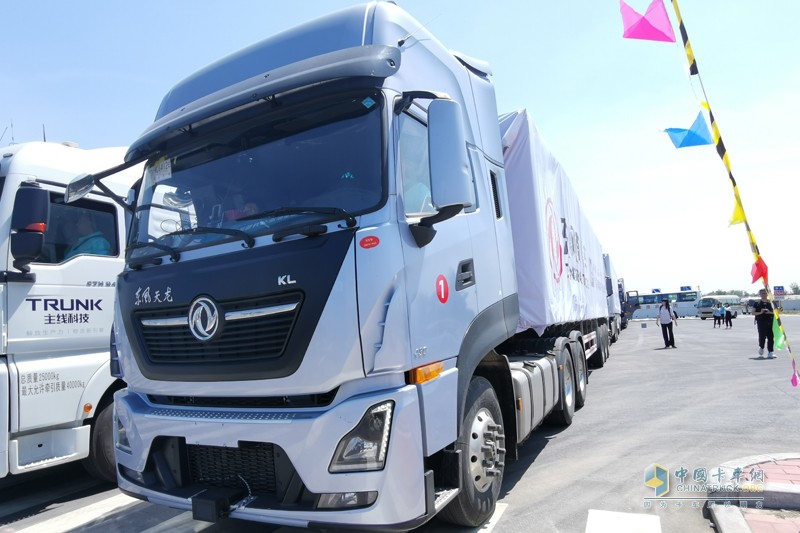 東風(fēng)、重汽、福田同臺亮相 國內(nèi)首次商用車列隊(duì)跟馳驗(yàn)證完成
