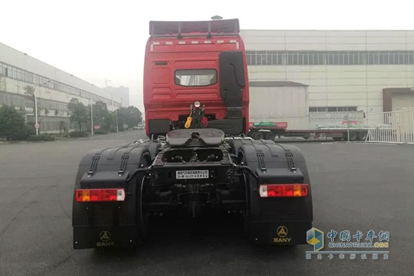 國(guó)六版三一重卡搭載濰柴發(fā)動(dòng)機(jī)+漢德車橋+法士特變速箱