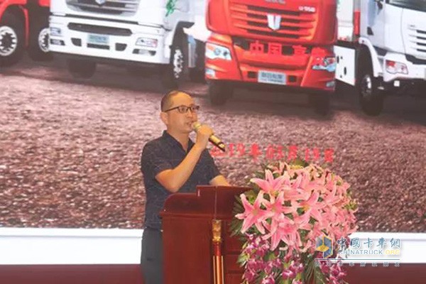 中集聯(lián)合卡車營銷公司華中大區(qū)經理鄧偉致辭