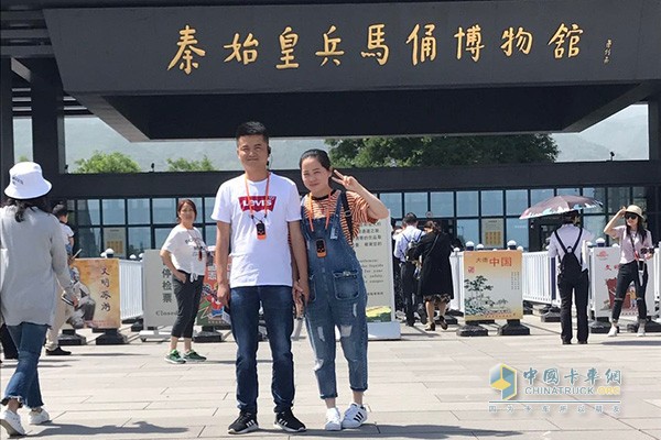 張成信、董佳莉夫婦感謝陜汽重卡