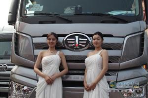 豪車、靚妹、川劇匯聚濟(jì)南 一汽解放大篷車轉(zhuǎn)戰(zhàn)“泉城” 